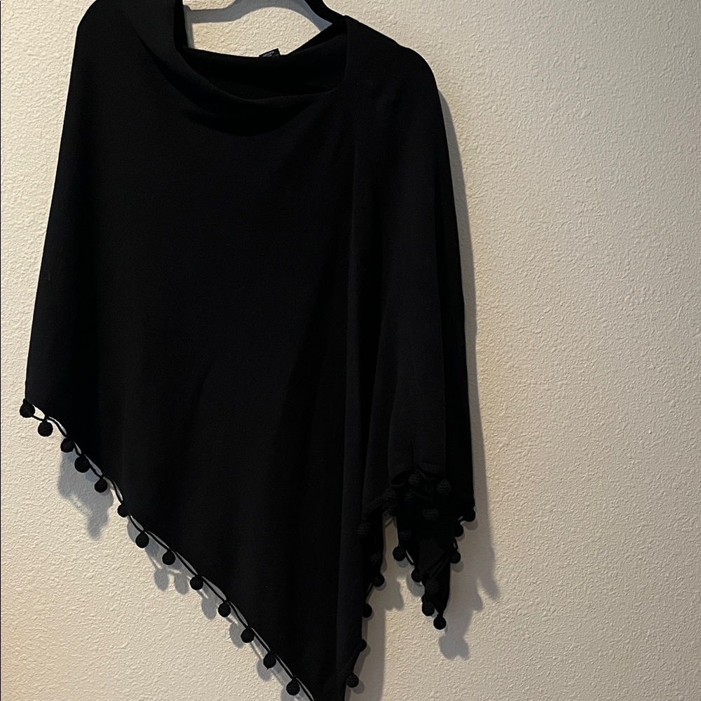 Asymmetrical Boho Lagenlook Poncho  
With tassel edgeing
100% Cotton
OS